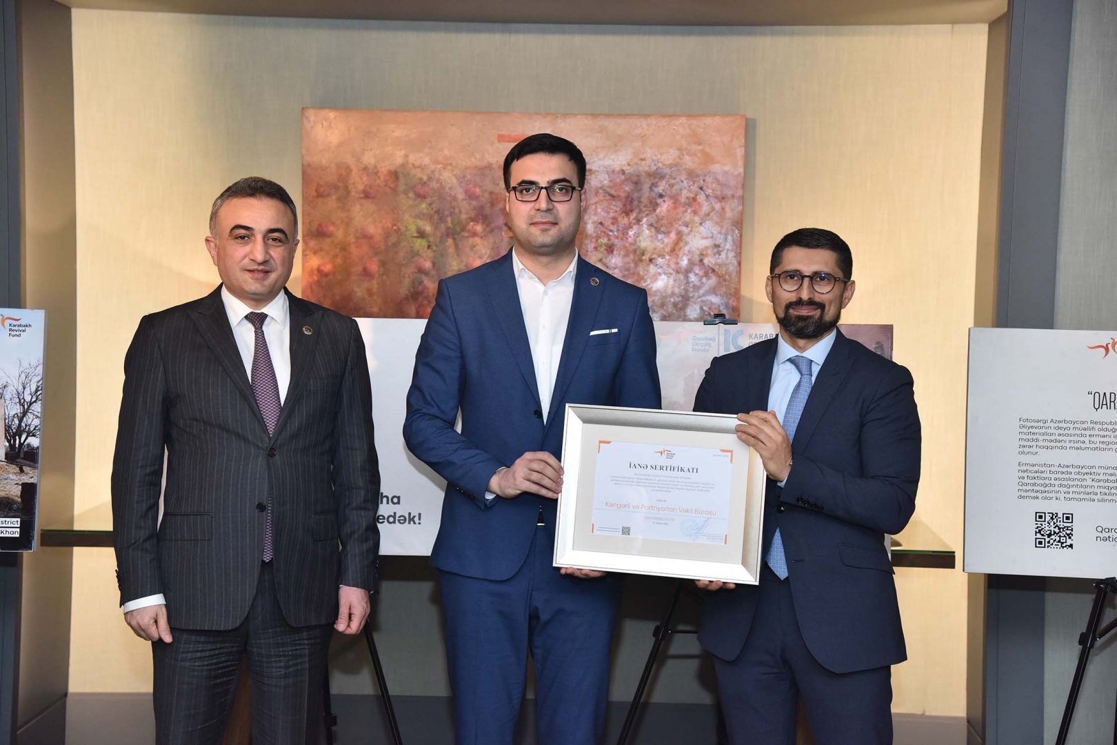 Qarabağ Dirçəliş Fonduna ianə edən Vəkillər Kollegiyasının üzvlərinə ianə sertifikatları təqdim edilib (FOTO)
