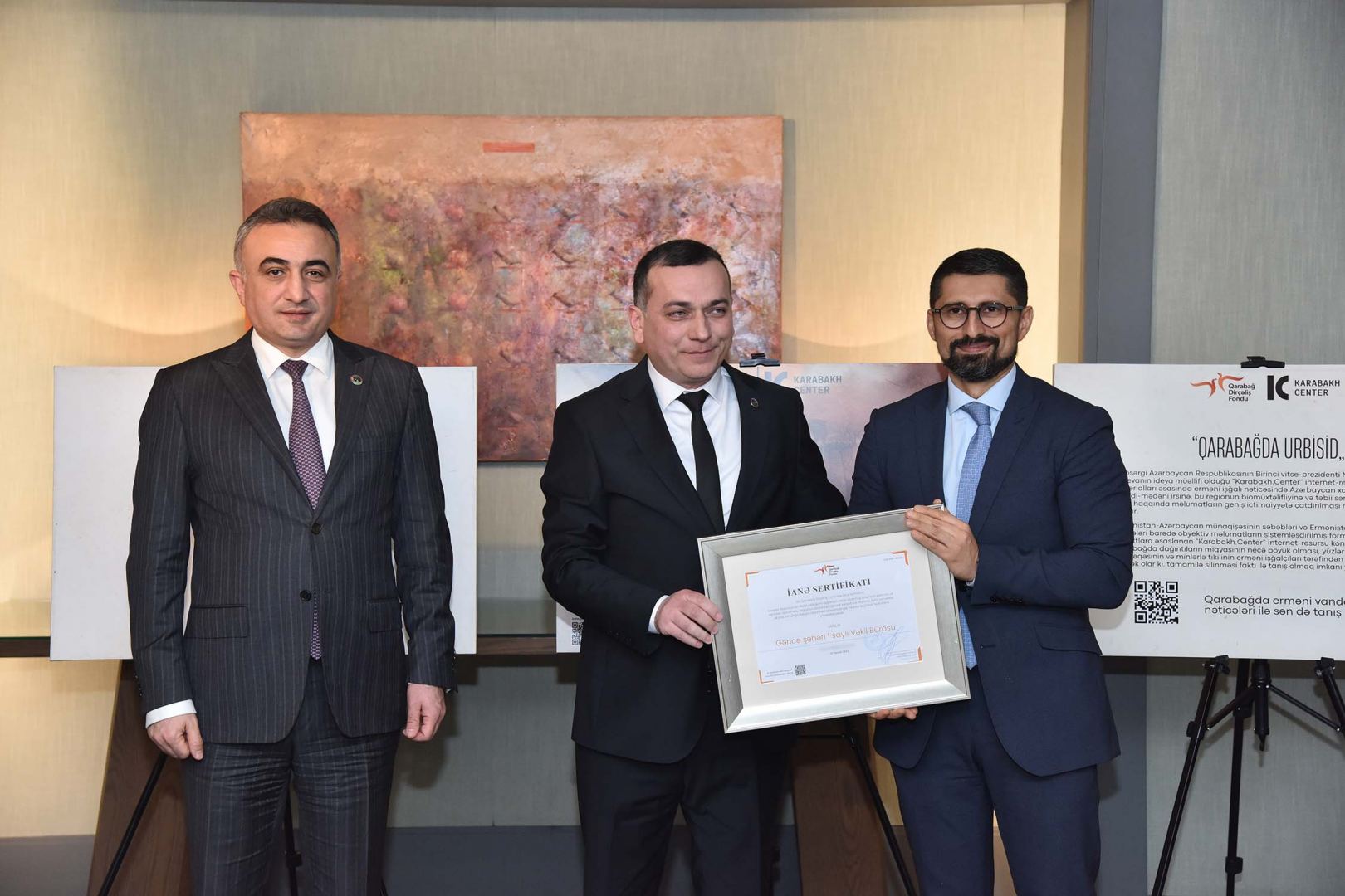 Qarabağ Dirçəliş Fonduna ianə edən Vəkillər Kollegiyasının üzvlərinə ianə sertifikatları təqdim edilib (FOTO)