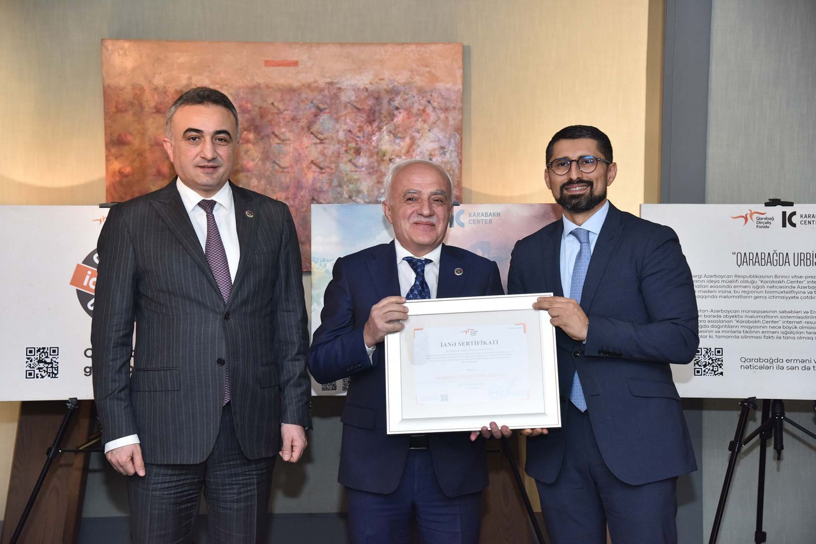 Qarabağ Dirçəliş Fonduna ianə edən Vəkillər Kollegiyasının üzvlərinə ianə sertifikatları təqdim edilib (FOTO)