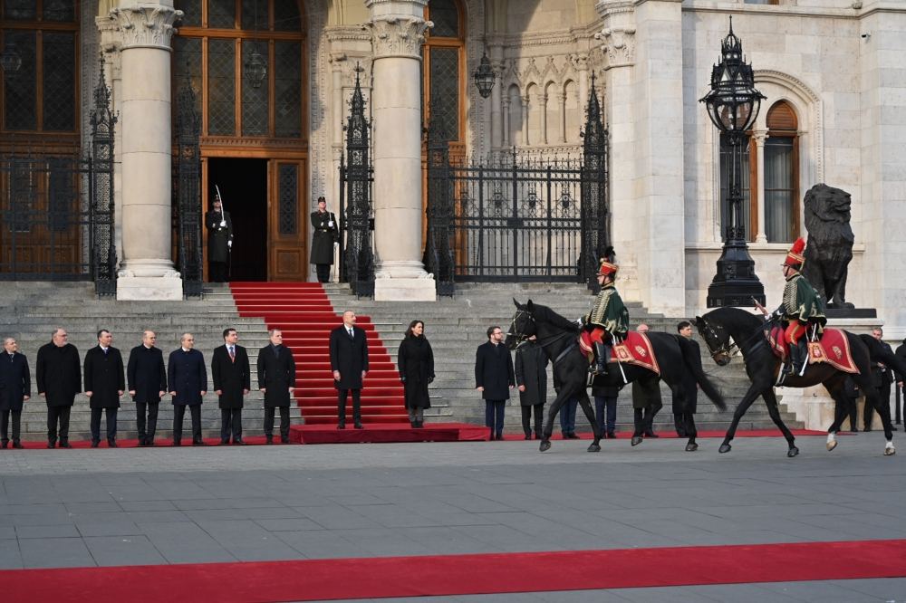 Budapeştdə Azərbaycan Prezidenti İlham Əliyevin rəsmi qarşılanma mərasimi olub (FOTO/VİDEO)