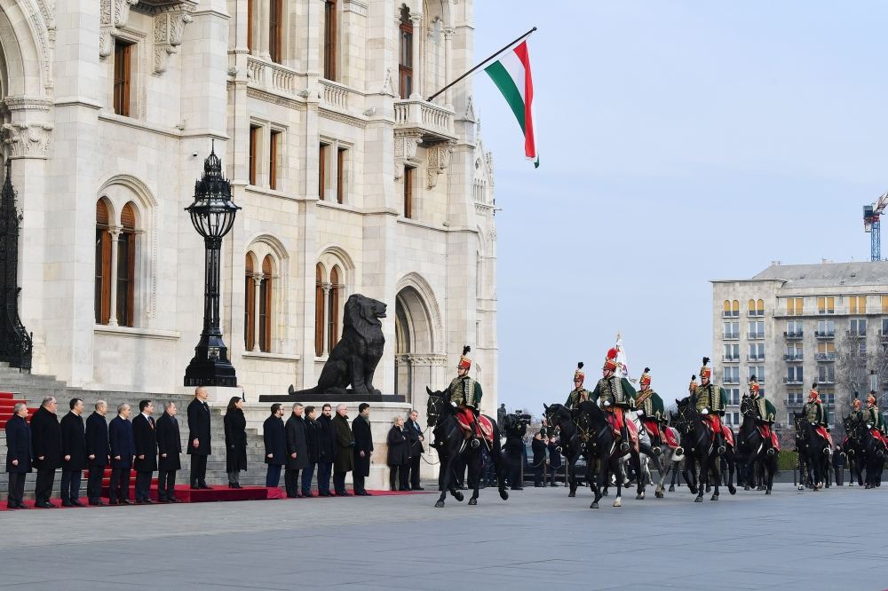 Budapeştdə Azərbaycan Prezidenti İlham Əliyevin rəsmi qarşılanma mərasimi olub (FOTO/VİDEO)