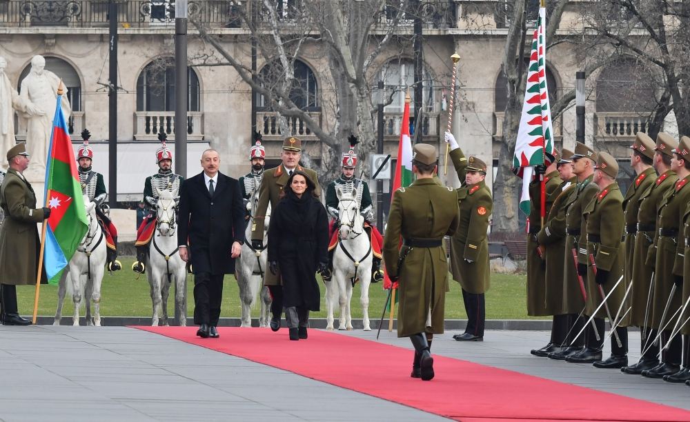 Budapeştdə Azərbaycan Prezidenti İlham Əliyevin rəsmi qarşılanma mərasimi olub (FOTO/VİDEO)
