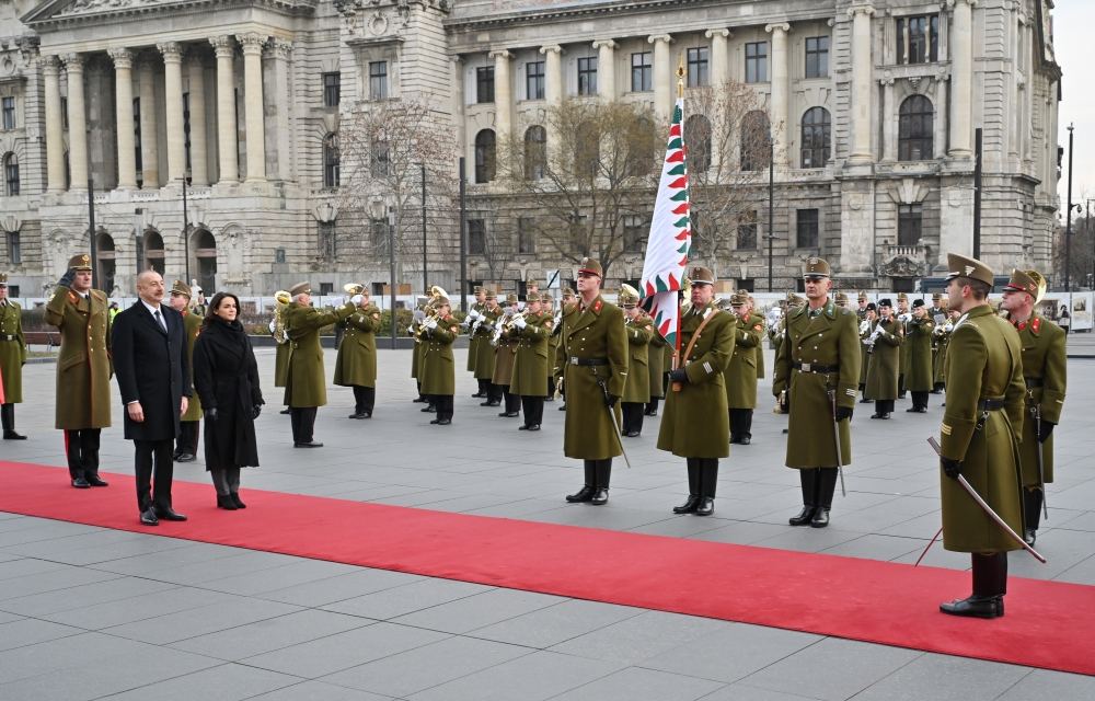 Budapeştdə Azərbaycan Prezidenti İlham Əliyevin rəsmi qarşılanma mərasimi olub (FOTO/VİDEO)