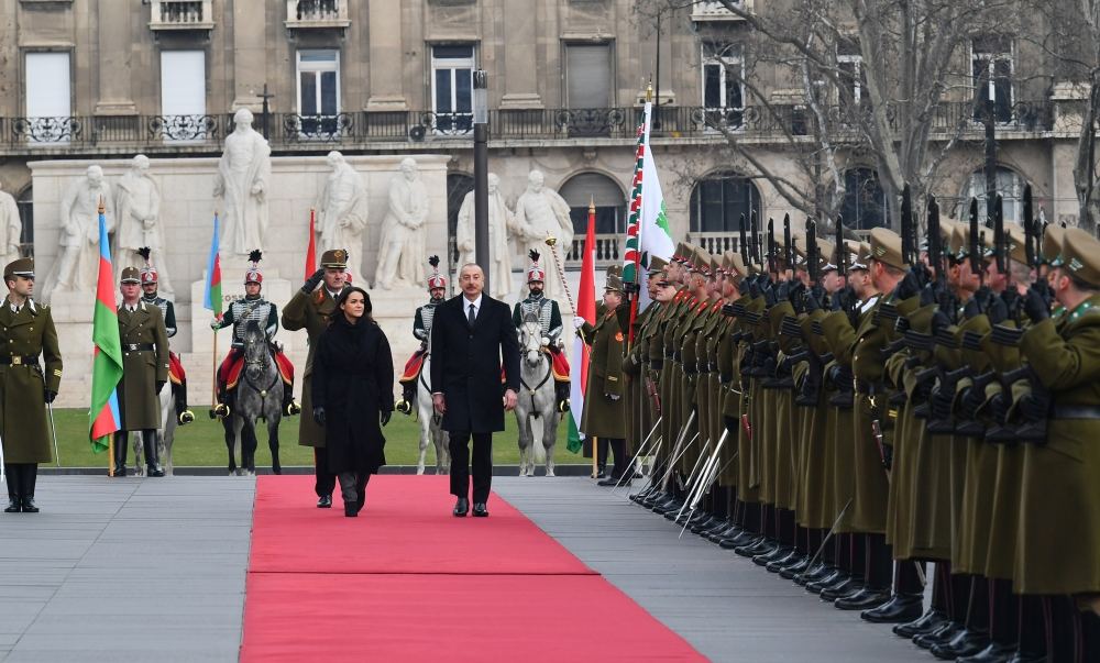 Budapeştdə Azərbaycan Prezidenti İlham Əliyevin rəsmi qarşılanma mərasimi olub (FOTO/VİDEO)