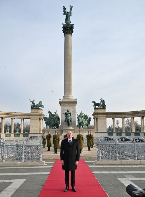 Prezident İlham Əliyev Budapeştdə naməlum əsgərin məzarını ziyarət edib (FOTO/VİDEO)