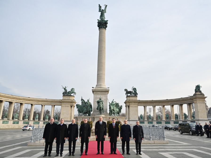 Prezident İlham Əliyev Budapeştdə naməlum əsgərin məzarını ziyarət edib (FOTO/VİDEO)