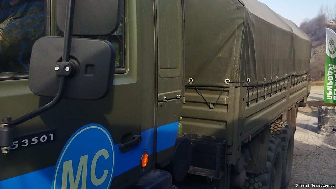 Sülhməramlılara aid daha 5 avtomobil Laçın yolundan keçib (FOTO)