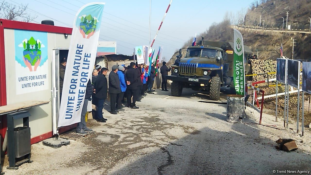 Sülhməramlılara aid daha 5 avtomobil Laçın yolundan keçib (FOTO)