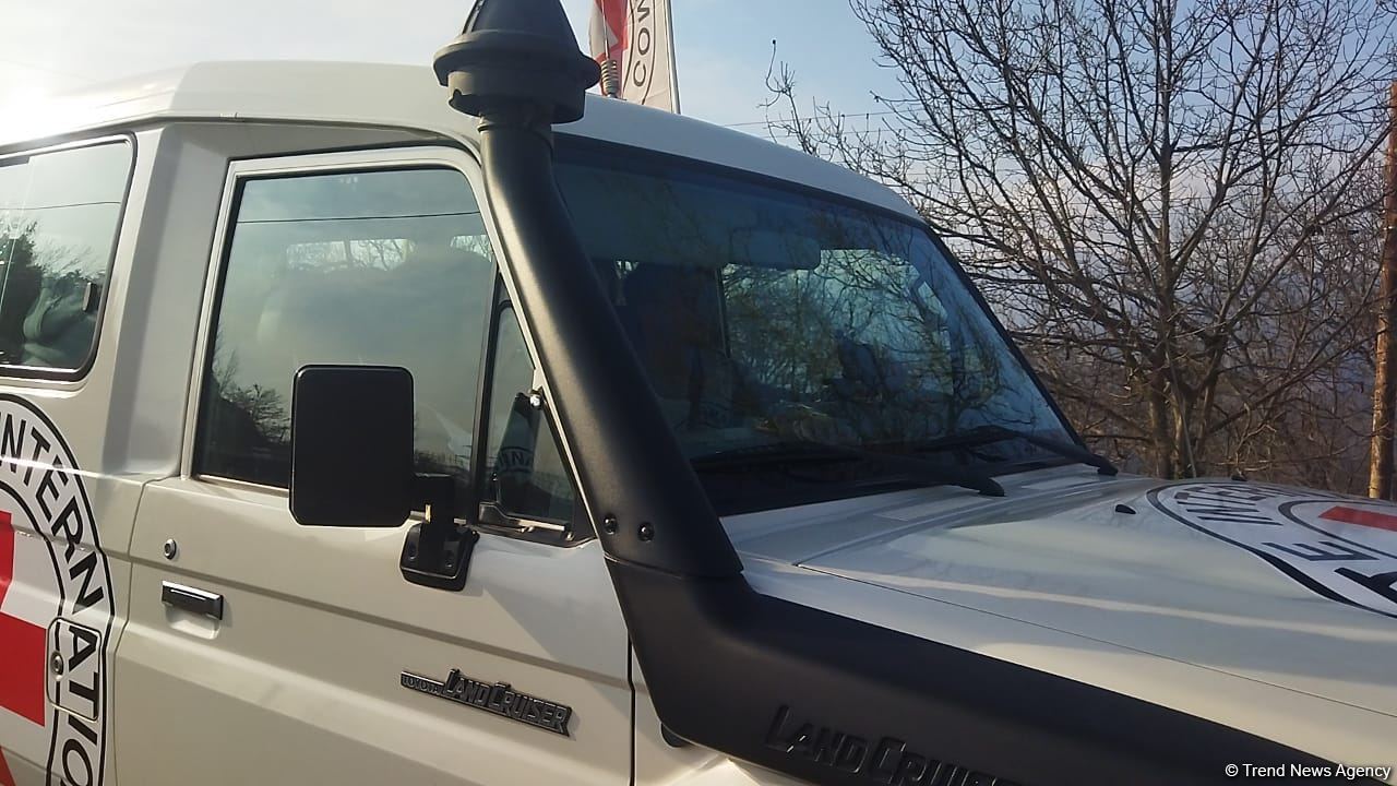 Laçın istiqamətinə gedən BQXK-nın avtomobilləri Xankəndiyə geri dönüb (FOTO)