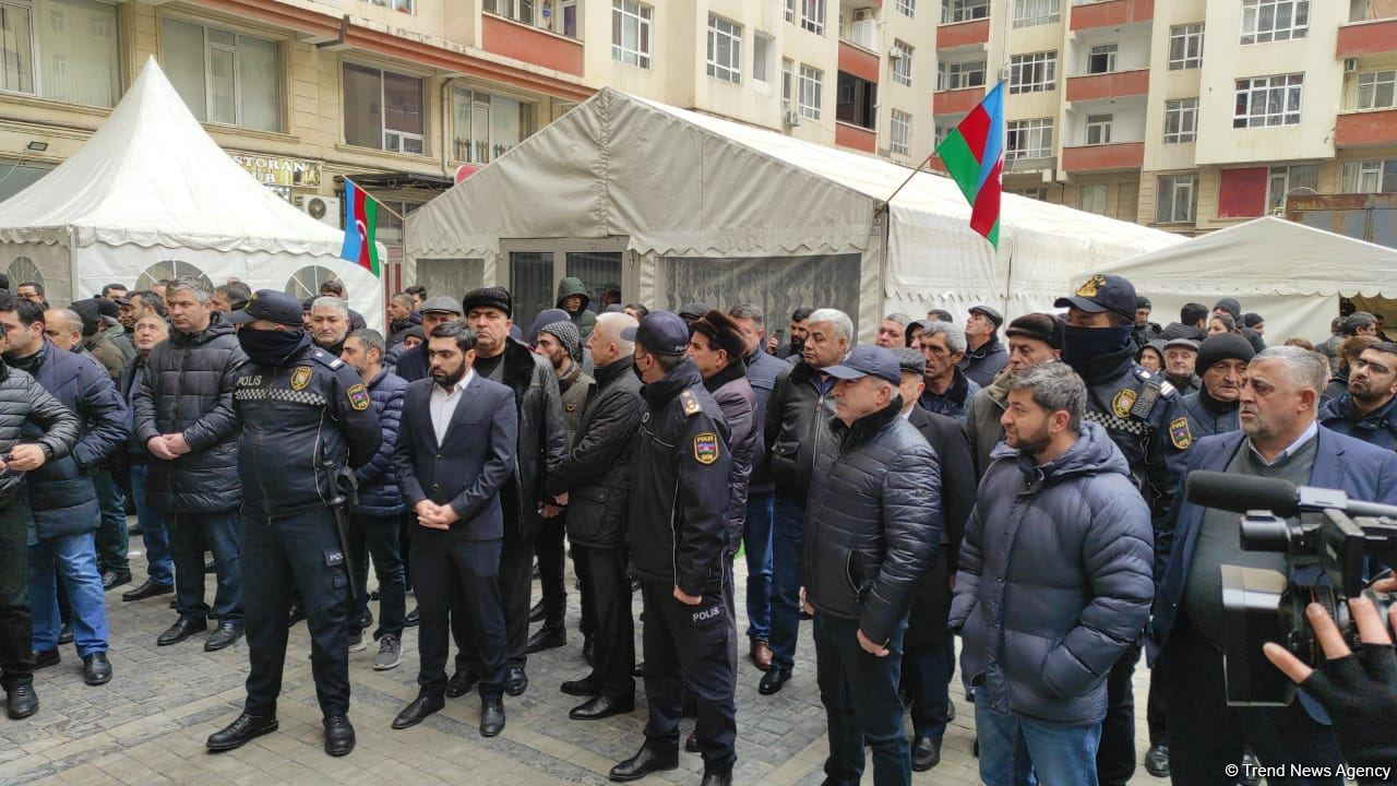 Orxan Əsgərovla vida mərasimi başa çatıb, cənazə İkinci Şəhidlər Xiyabanına yola salınıb (FOTO/VİDEO)