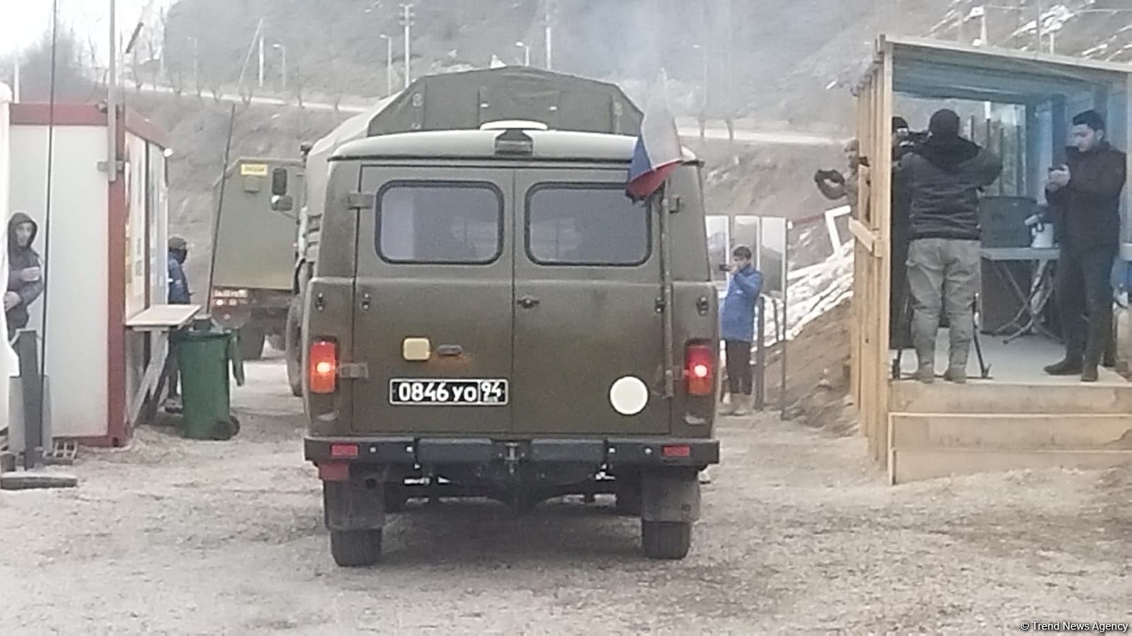 Rusiya sülhməramlılarına aid daha 6 avtomobil Laçın yolundan keçib (FOTO)