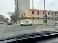 Bakıda daha bir bina sökülür (FOTO)