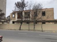 Bakıda daha bir bina sökülür (FOTO)