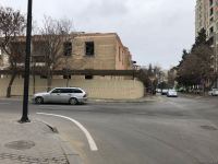 Bakıda daha bir bina sökülür (FOTO)