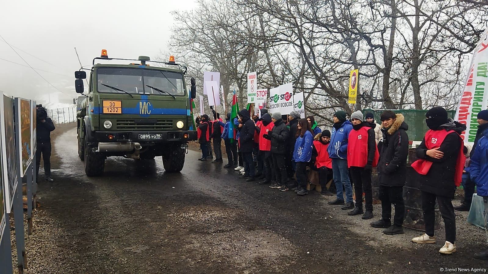 Laçın yolundan sülməramlılara aid növbəti avtomobil karvanı keçib (FOTO)