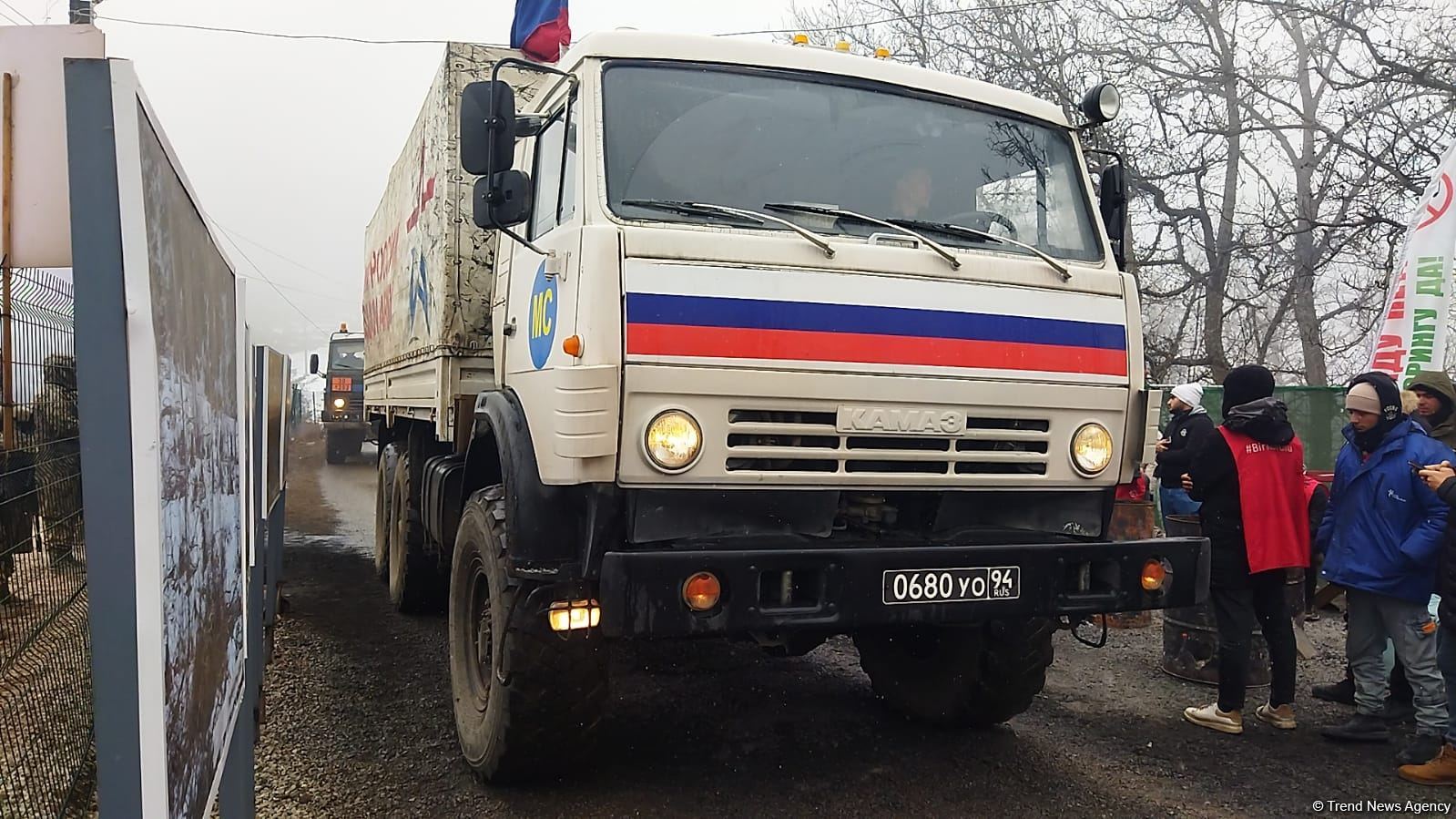 Laçın yolundan sülməramlılara aid növbəti avtomobil karvanı keçib (FOTO)