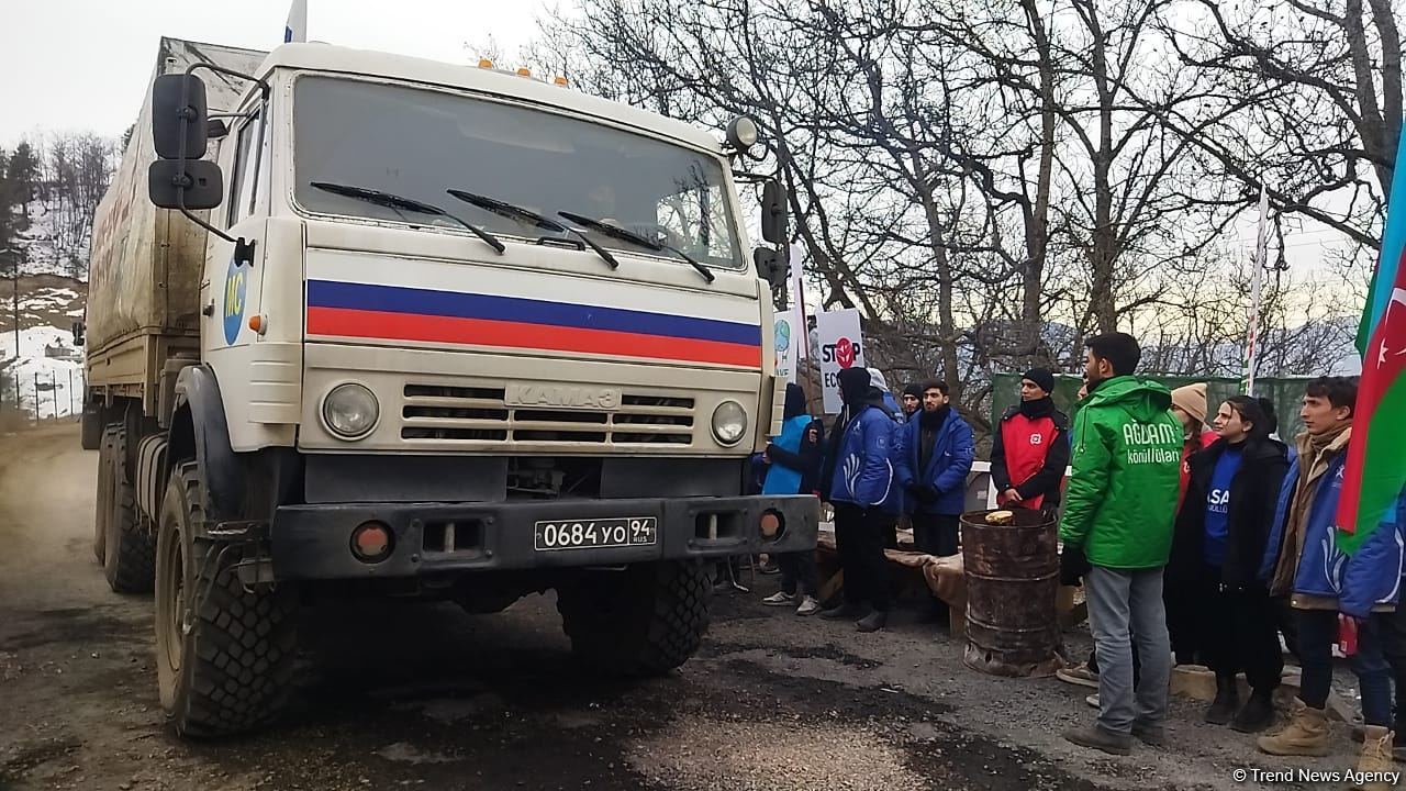 Laçın yolundan daha 6 təminat avtomobili keçib (FOTO)