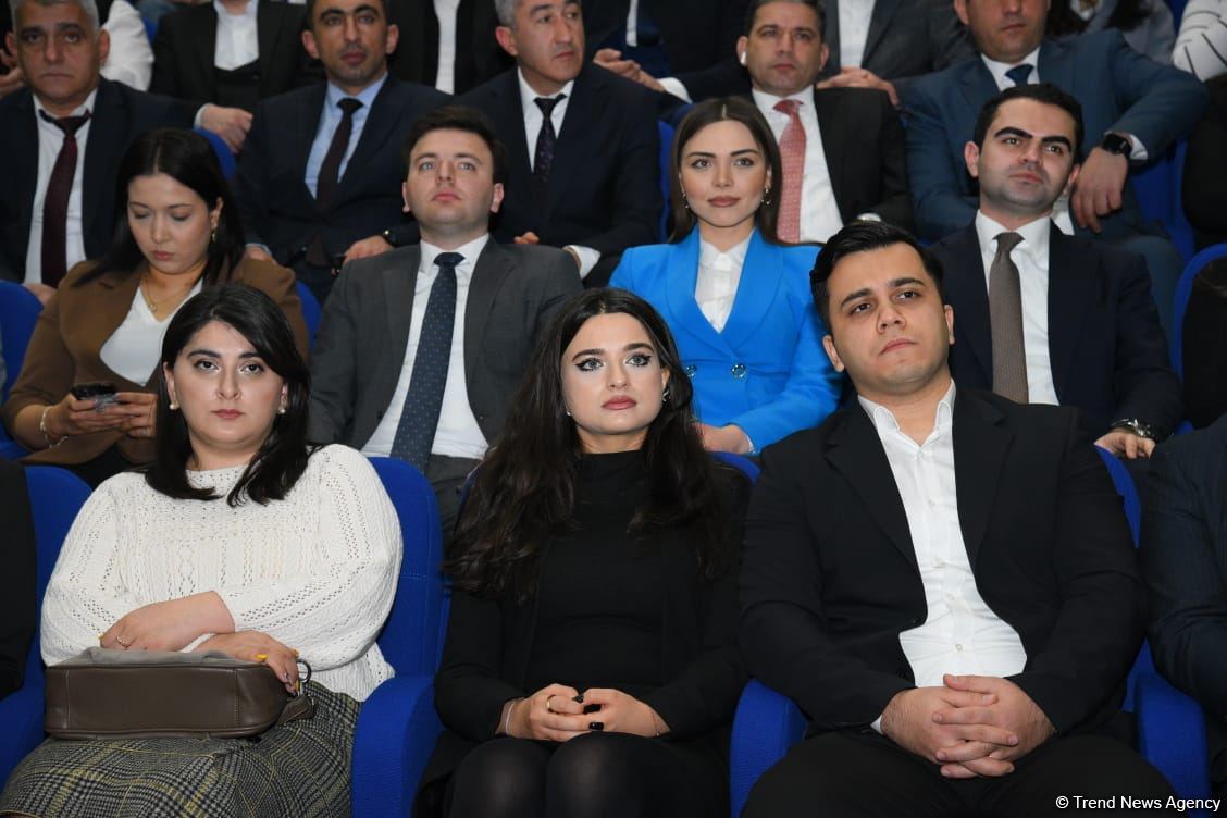 Gənclər paytaxtının simvolik açarı Mingəçevir şəhərinə təqdim edilib (FOTO)