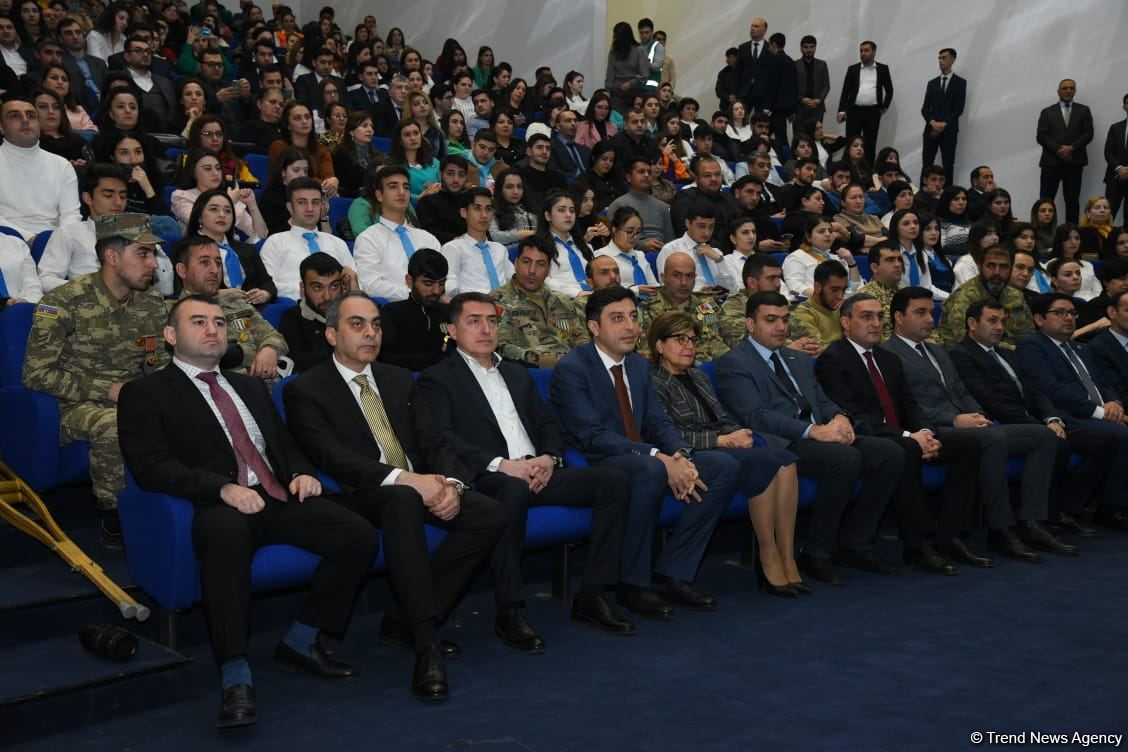 Gənclər paytaxtının simvolik açarı Mingəçevir şəhərinə təqdim edilib (FOTO)