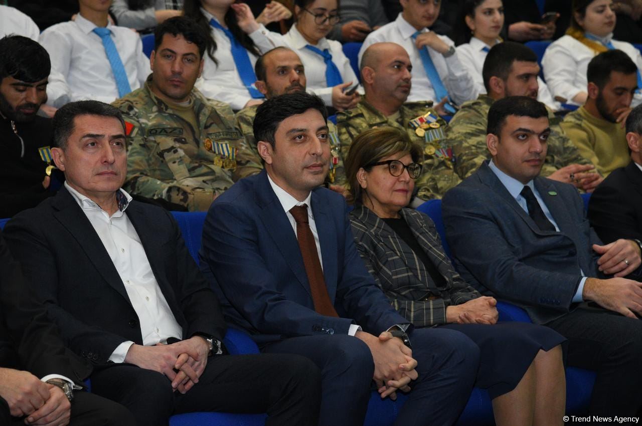 Gənclər paytaxtının simvolik açarı Mingəçevir şəhərinə təqdim edilib (FOTO)
