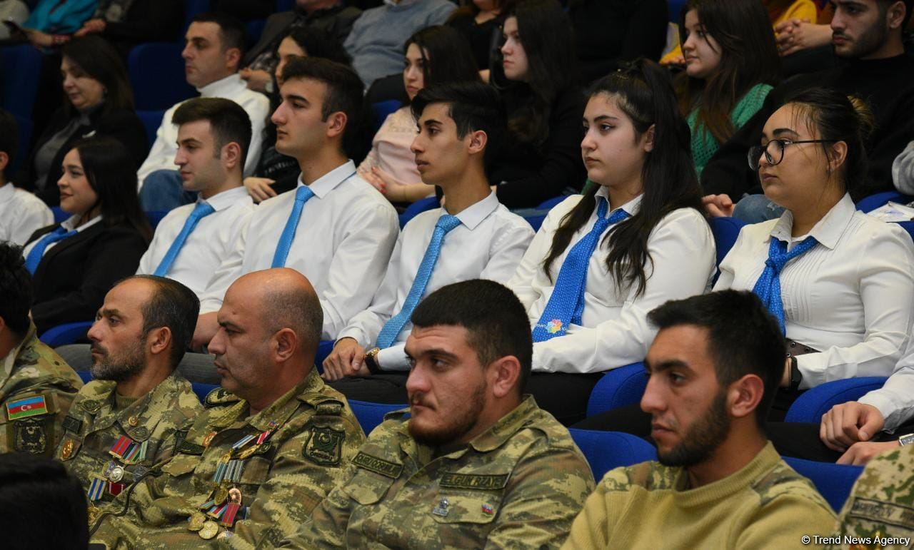 Gənclər paytaxtının simvolik açarı Mingəçevir şəhərinə təqdim edilib (FOTO)