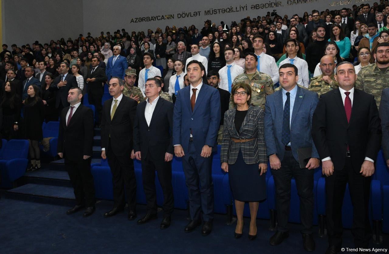 Gənclər paytaxtının simvolik açarı Mingəçevir şəhərinə təqdim edilib (FOTO)