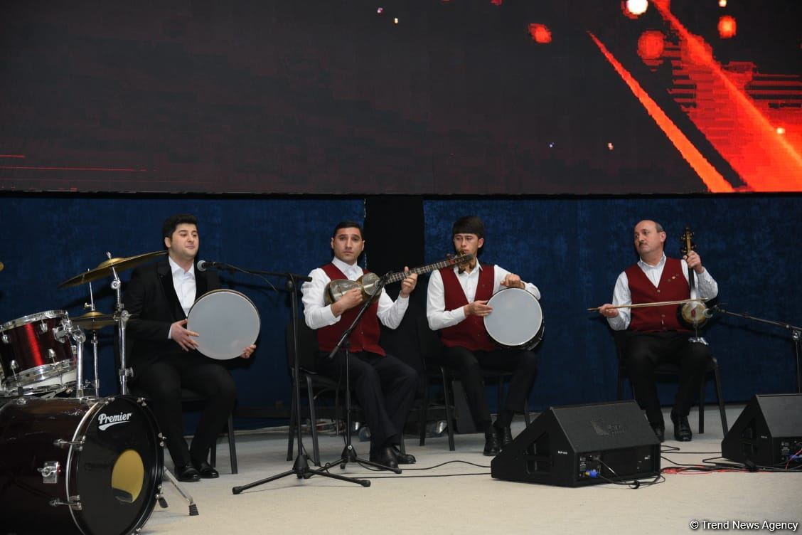 Gənclər paytaxtının simvolik açarı Mingəçevir şəhərinə təqdim edilib (FOTO)