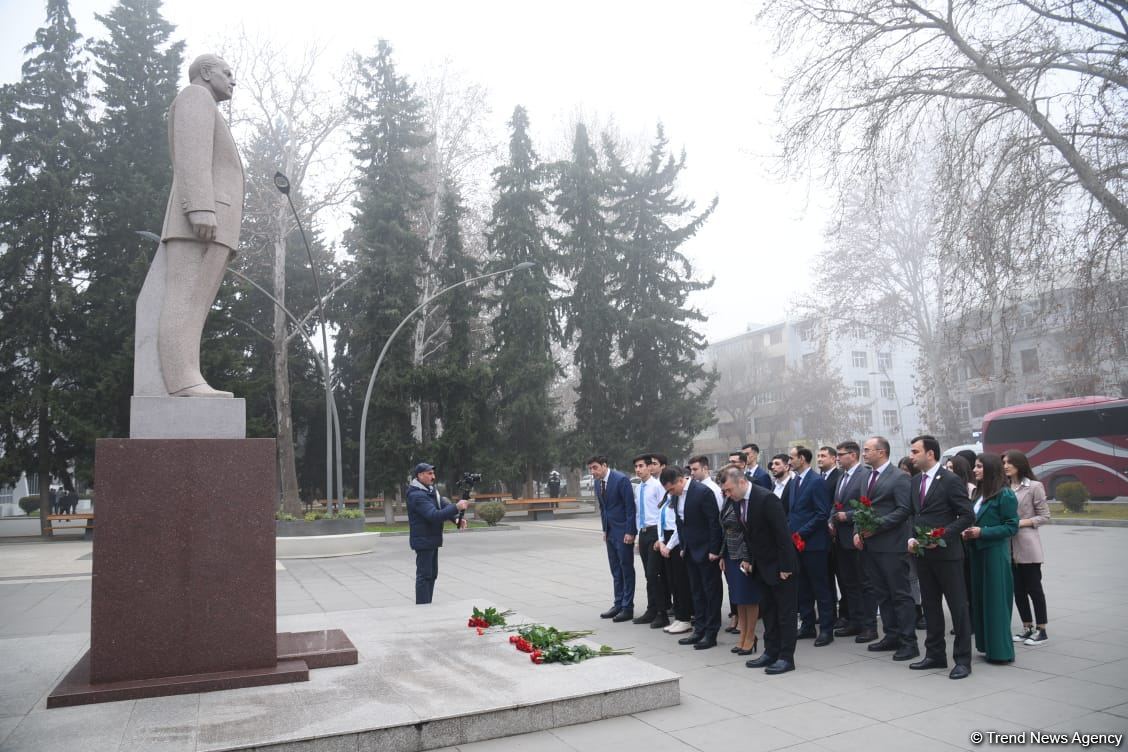 Gənclər paytaxtının simvolik açarı Mingəçevir şəhərinə təqdim edilib (FOTO)