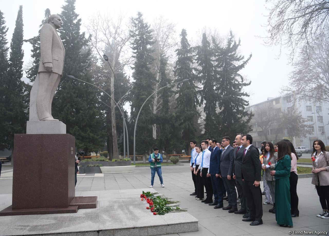 Gənclər paytaxtının simvolik açarı Mingəçevir şəhərinə təqdim edilib (FOTO)