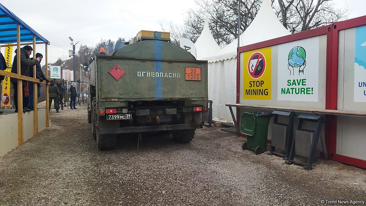 Laçın-Xankəndi yolundan sülhməramlılara məxsus 6 maşın keçib (FOTO)