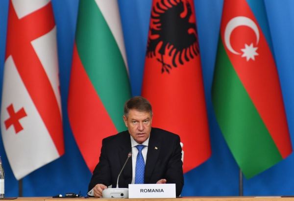 Rumıniya lideri istefa verir