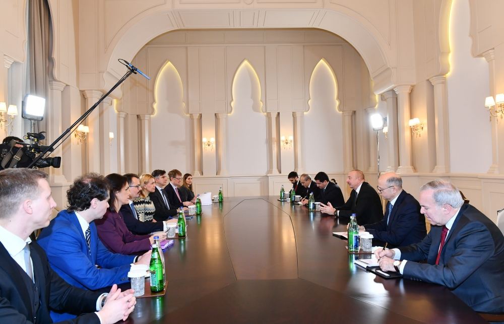 Prezident İlham Əliyev Avropa İttifaqı komissarının başçılıq etdiyi nümayəndə heyətini qəbul edib (FOTO/VİDEO) (YENİLƏNİB)