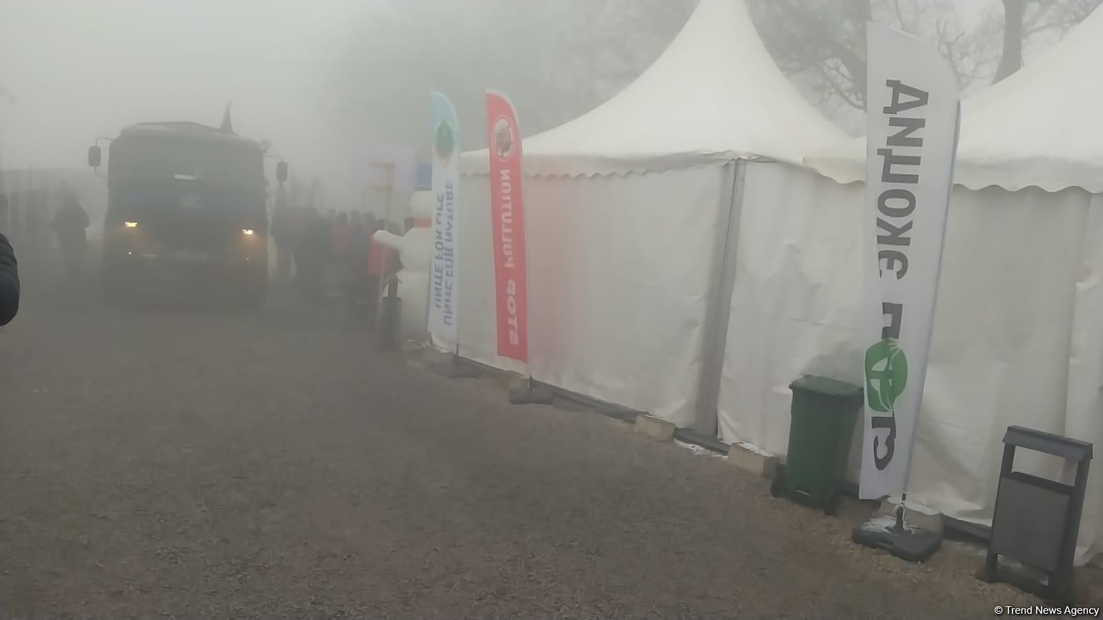Laçın yolundan 2 yük avtomobili keçib (FOTO)