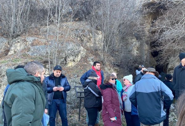 Beynəlxalq səyahətçilər Azıx mağarasını ziyarət ediblər (FOTO)