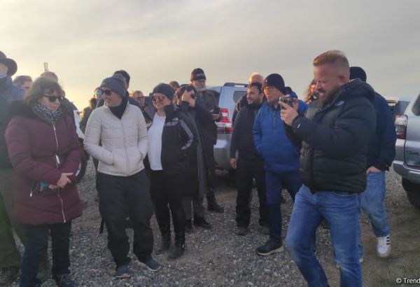 Beynəlxalq səyahətçilər erməni işğalından azad edilən Füzulidə kütləvi məzarlıqları ziyarət ediblər (FOTO)