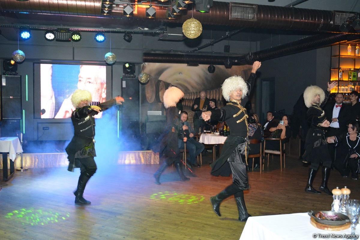 Bakıda məşhur ifaçıların iştirakı ilə Vaxtanq Kikabidzenin xatirə gecəsi keçirilib (FOTO/VİDEO)