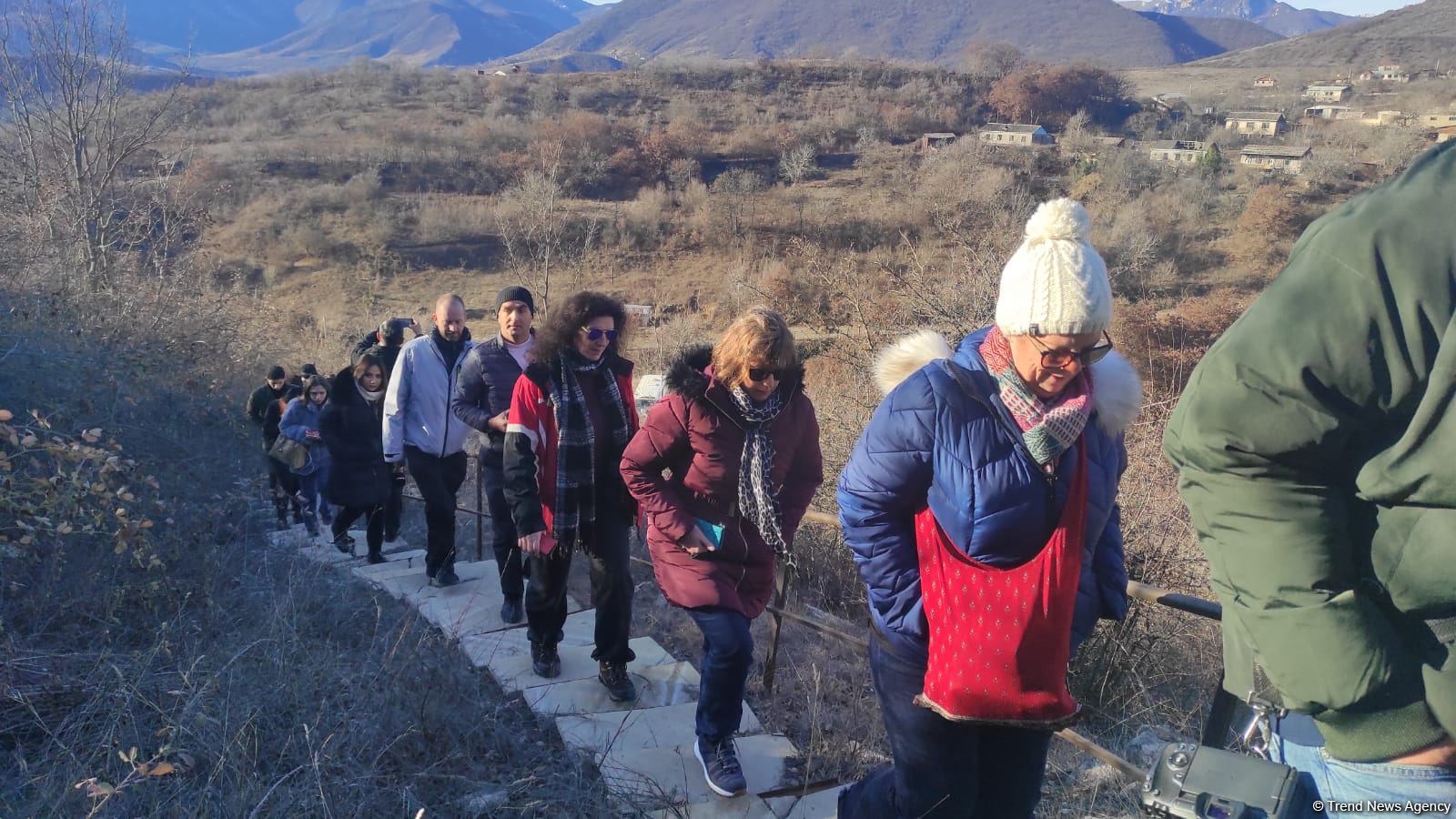 On iki ölkəni təmsil edən beynəlxalq səyahətçilər qrupunun Qarabağ və Şərqi Zəngəzura səfəri başlayıb (FOTO)