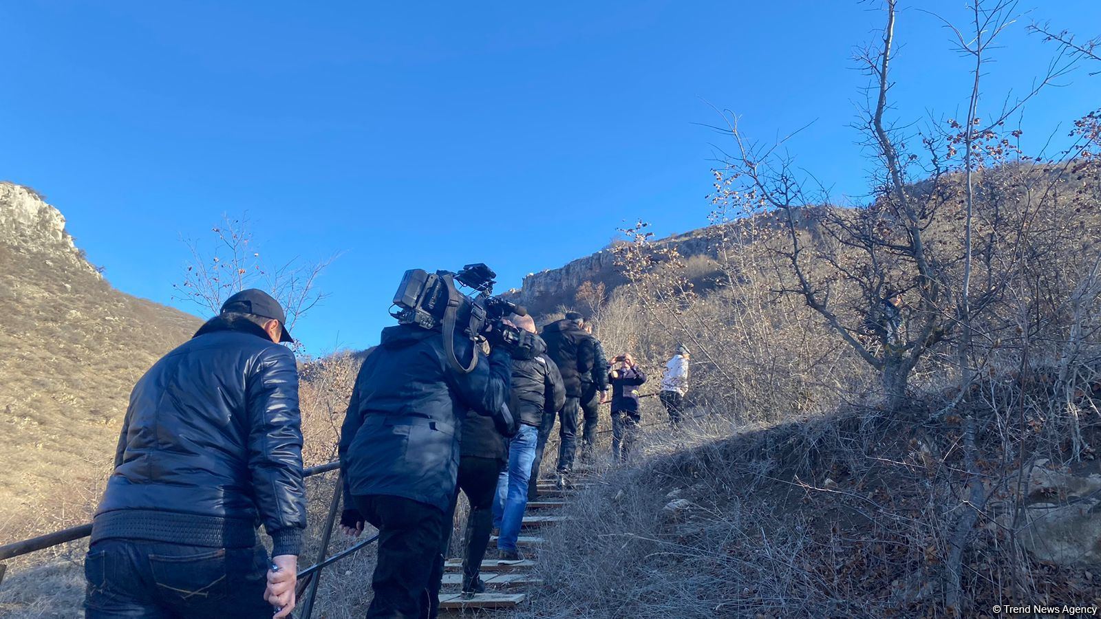 On iki ölkəni təmsil edən beynəlxalq səyahətçilər qrupunun Qarabağ və Şərqi Zəngəzura səfəri başlayıb (FOTO)