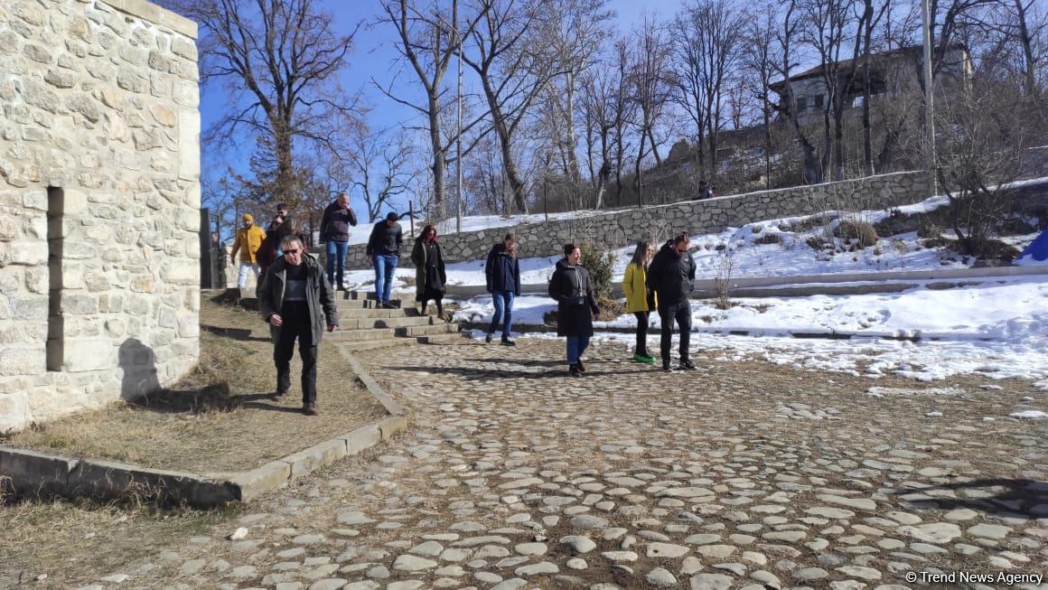 Beynəlxalq səyahətçilər Şuşa qalasında olublar (FOTO)