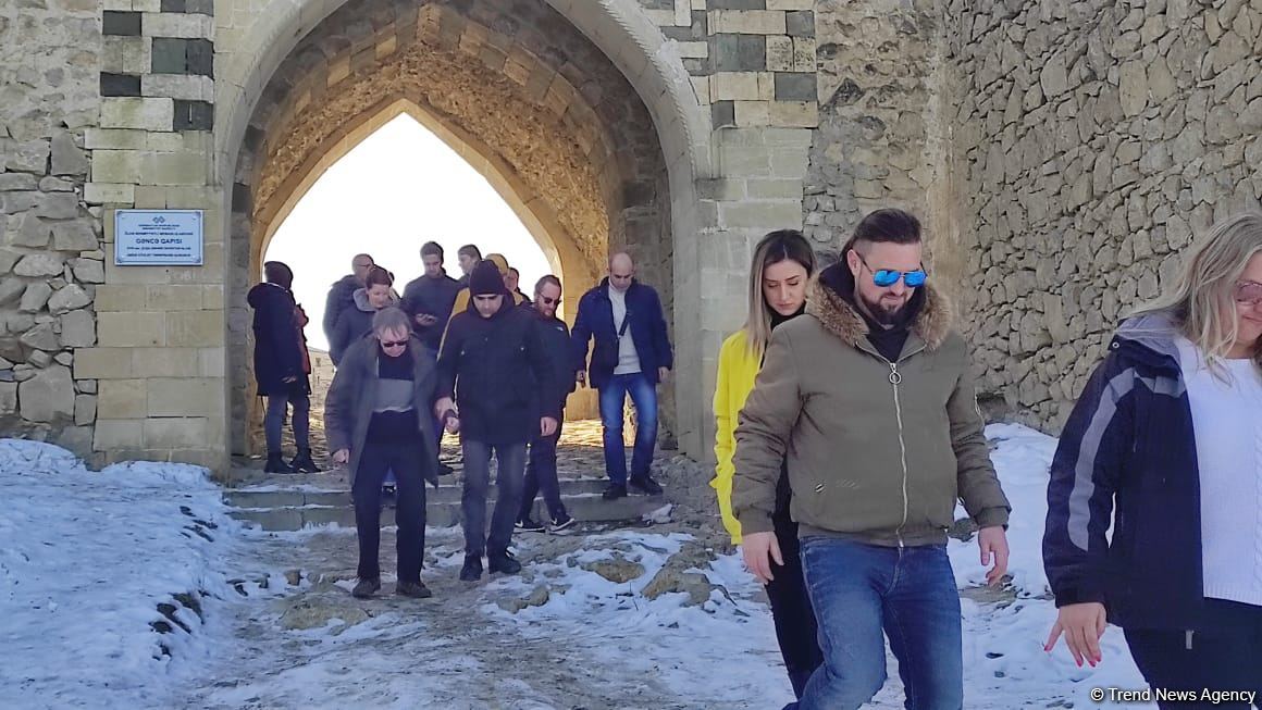 Beynəlxalq səyahətçilər Şuşa qalasında olublar (FOTO)
