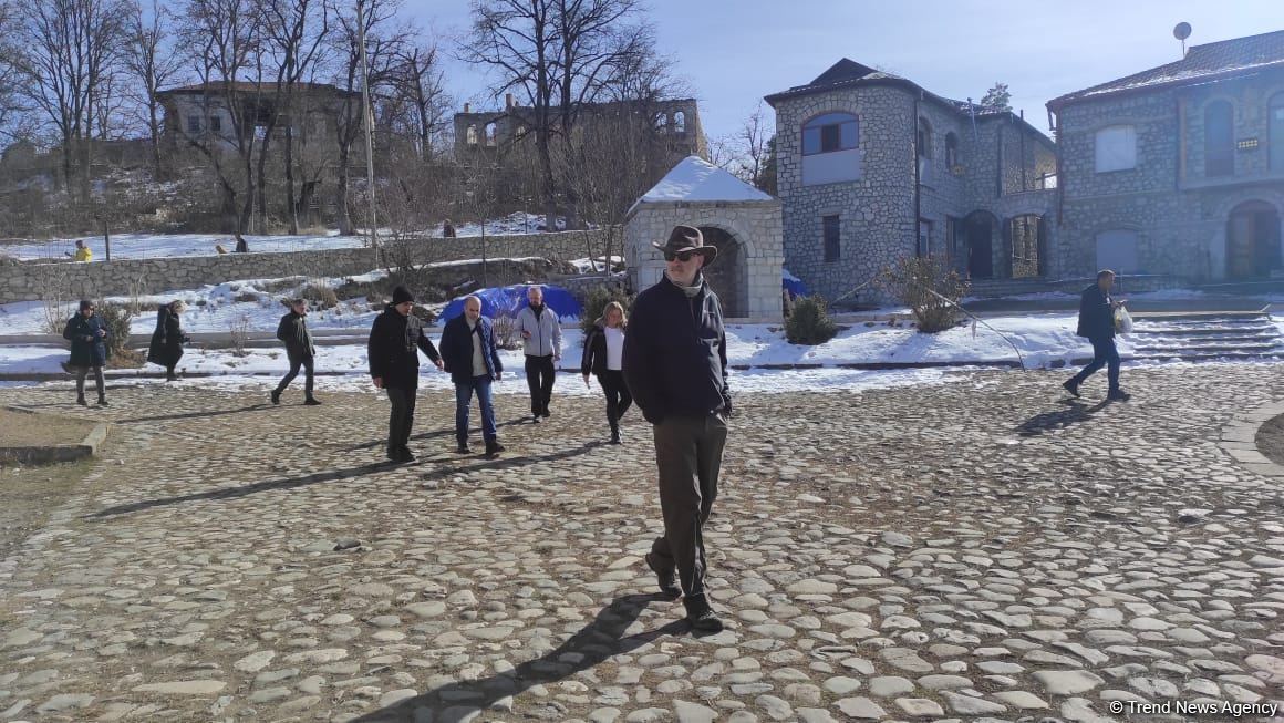 Beynəlxalq səyahətçilər Şuşa qalasında olublar (FOTO)