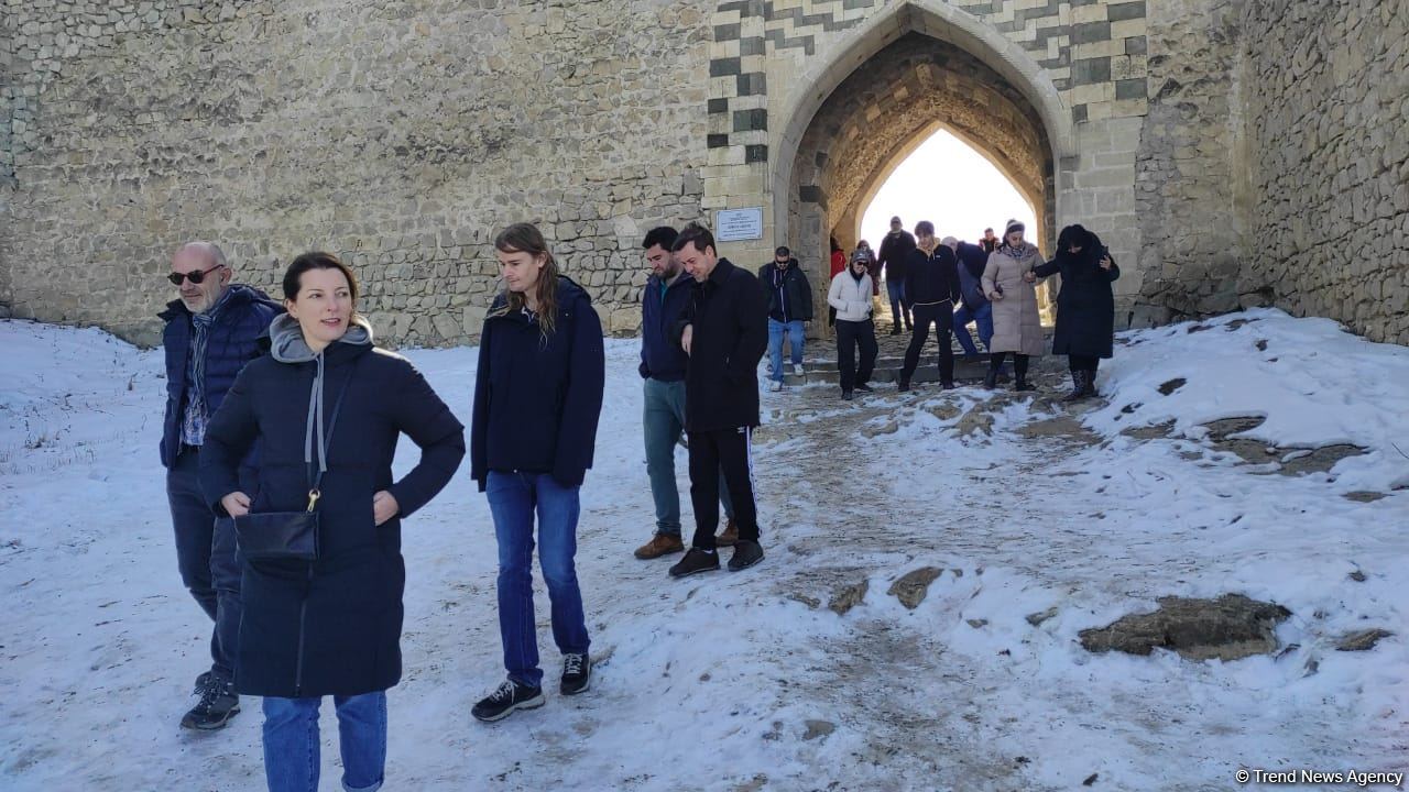 Beynəlxalq səyahətçilər Şuşa qalasında olublar (FOTO)