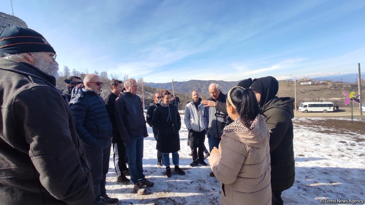 Beynəlxalq səyahətçilər Şuşa qalasında olublar (FOTO)