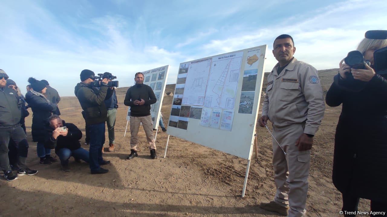Xarici səyahətçilər Füzulidə minalardan təmizləmə prosesi ilə tanış olublar (FOTO)