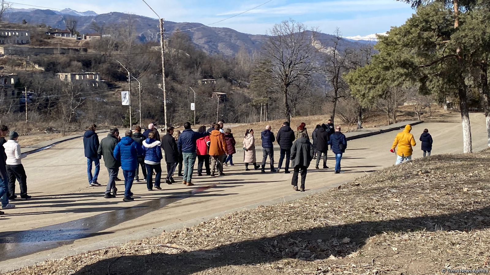 Beynəlxalq səyahətçilər Şuşa şəhərində piyada gəzintiyə çıxdılar (FOTO)
