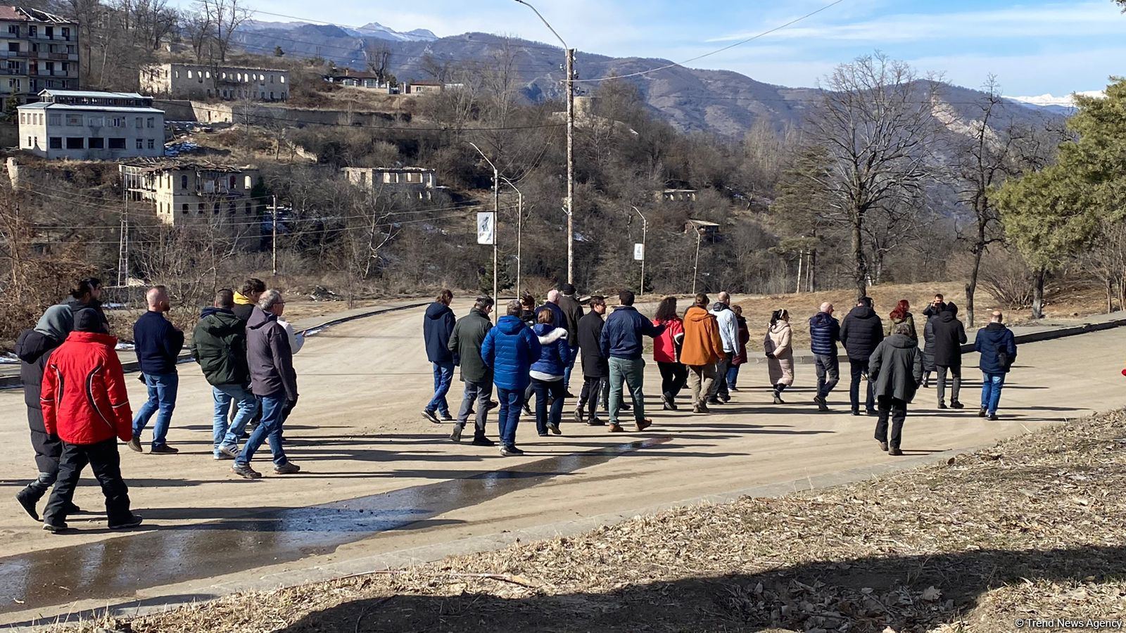 Beynəlxalq səyahətçilər Şuşa şəhərində piyada gəzintiyə çıxdılar (FOTO)