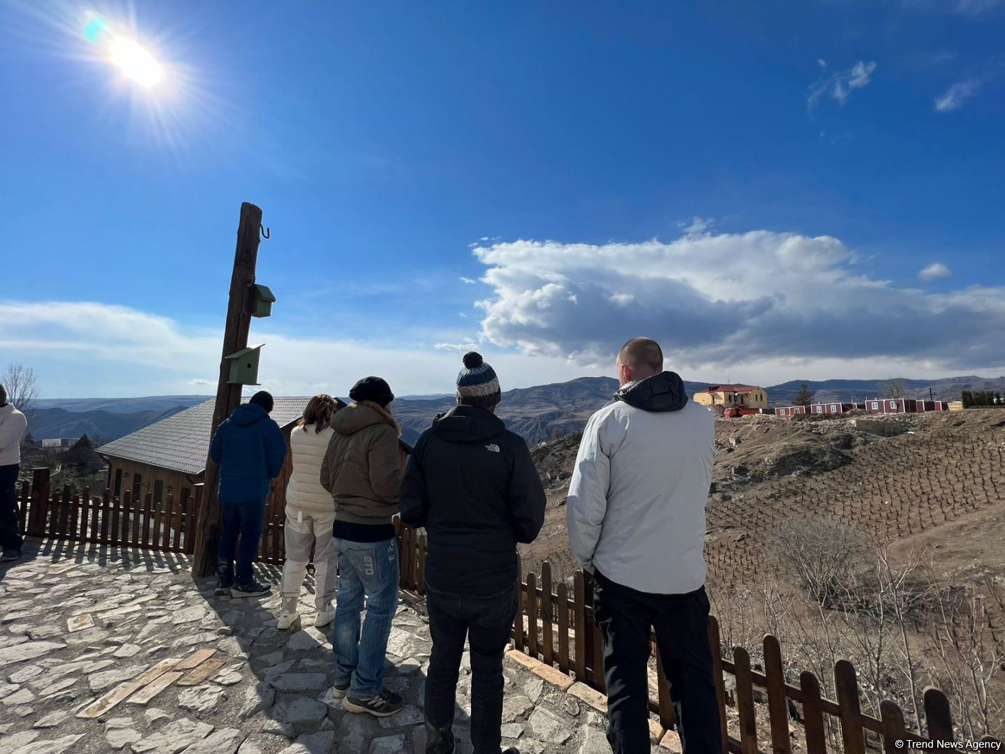 Beynəlxalq səyahətçilər Laçında yeni tikilən nümunəvi evlərdə olublar (FOTO)