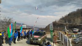 Sülhməramlıların 9 avtomobilinin Laçın yolundan maneəsiz keçidinə şərait yaradılıb (FOTO)