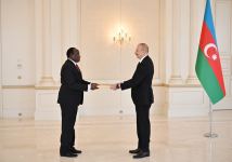 Prezident İlham Əliyev Namibiyanın Azərbaycanda yeni təyin olunan səfirinin etimadnaməsini qəbul edib (FOTO) (YENİLƏNİB)