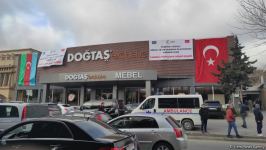 Azərbaycanlılar Türkiyəyə yardım üçün toplama məntəqəsinə axın edirlər (FOTO/VİDEO)